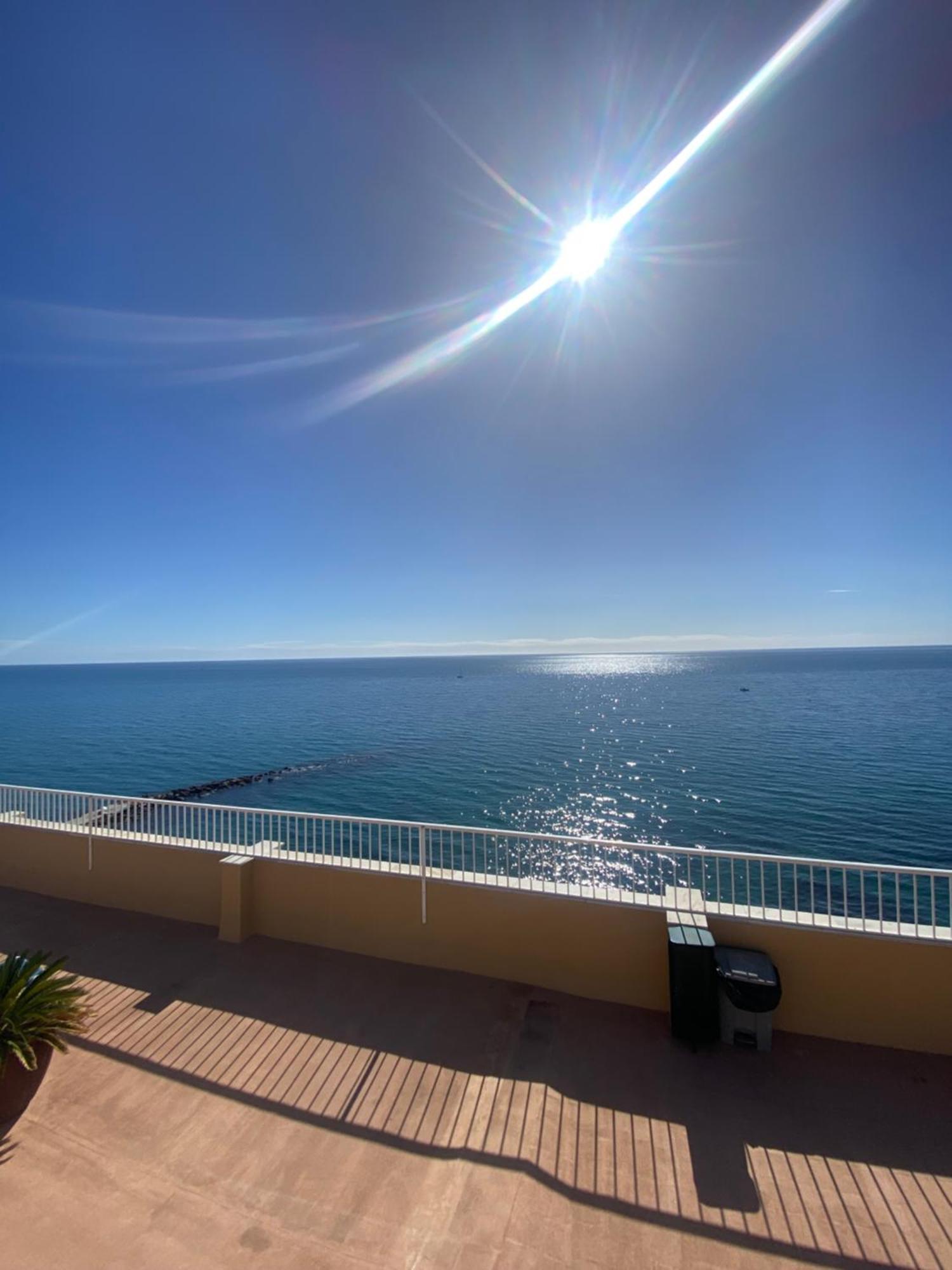 Marbella Beachfront Edificio Mayoral Primera Linea De Playa Y Centro Ciudad Con Barco Opcional 외부 사진